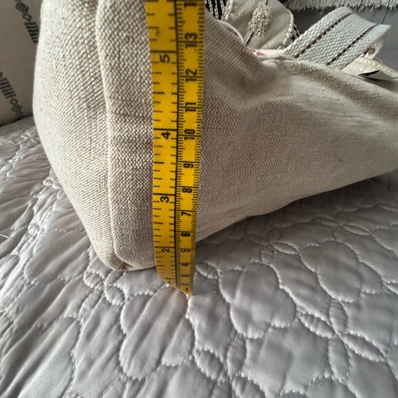 Sun 'N' Sand Turtle Shoulder Tote 
Beige Turtle Embroidered Tote - Picture 15 of 16